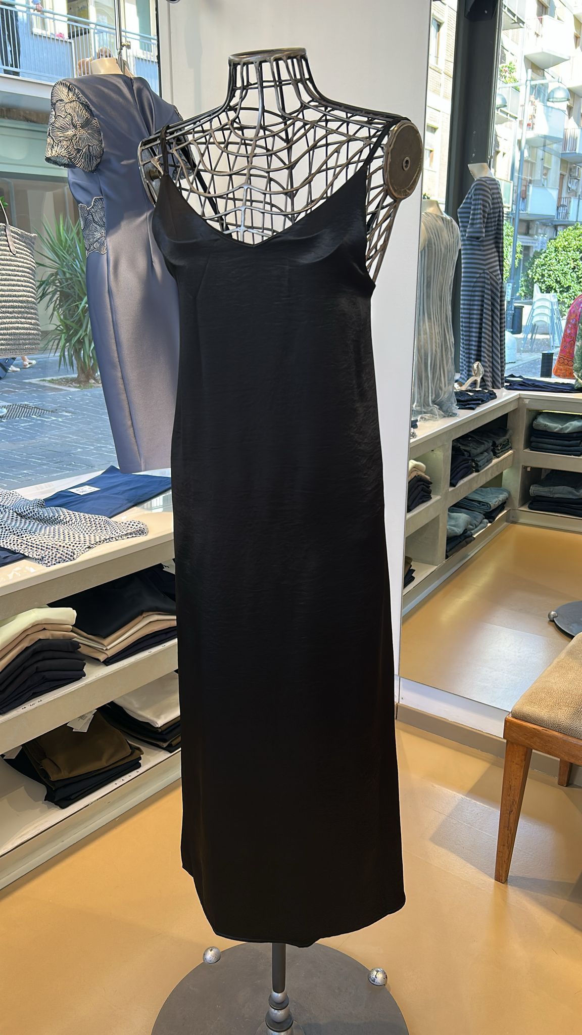 Abito in Raso con Gilet in Pizzo Macramè