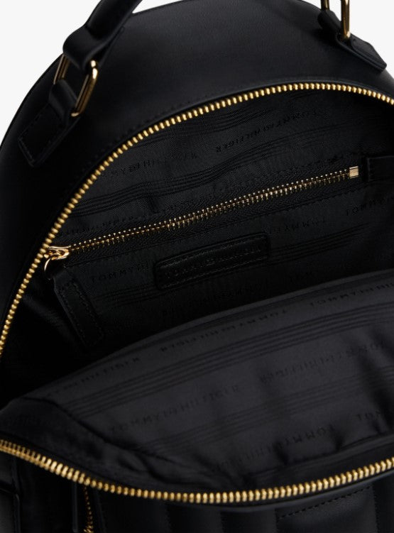 Borsa a zaino trapuntato con bandiera e placca monogramma