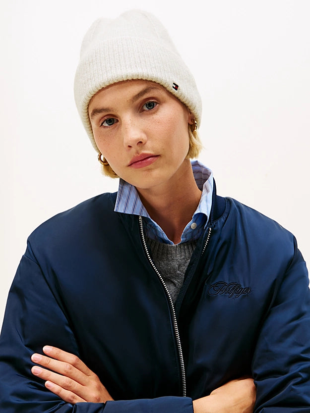 Cappellino in maglia con logo. Bianco, cammello o nero