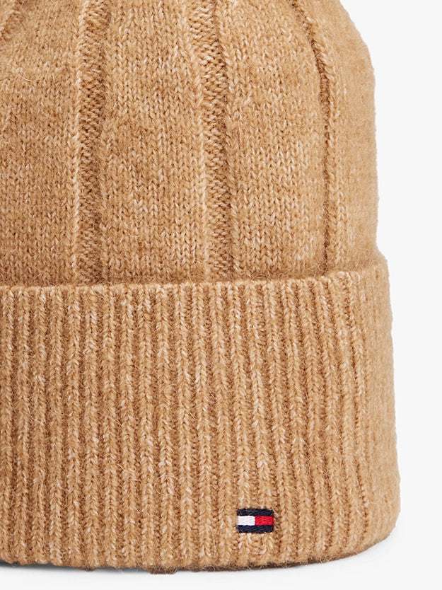 Cappellino in maglia con logo. Bianco, cammello o nero
