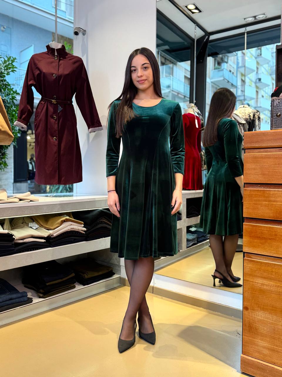 Abito svasato in velluto liscio: Rosso, Verde Abete o Marrone
