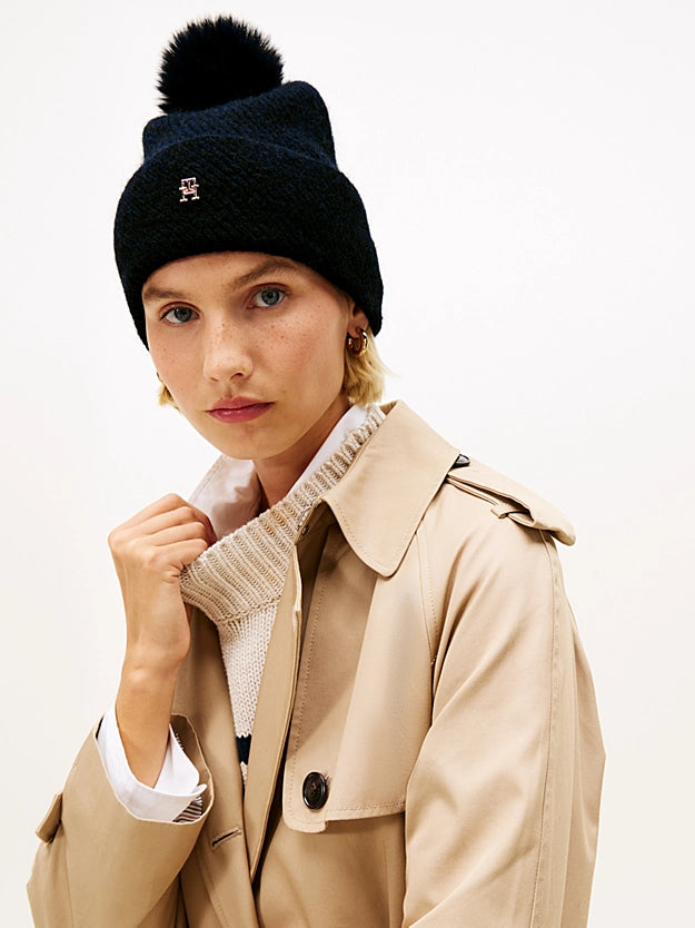 Cappelli Chic in maglia blu o nero con pompon