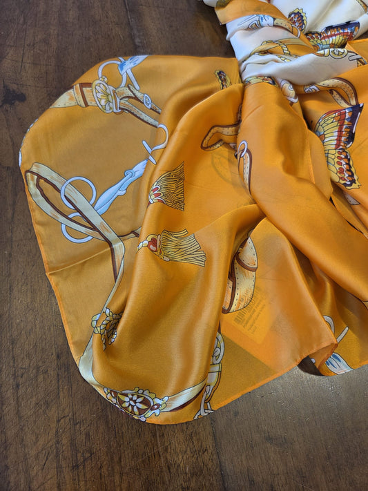 Sciarpa Stampa Nature ed Equestrian (Giallo Ocra e Farfalle)