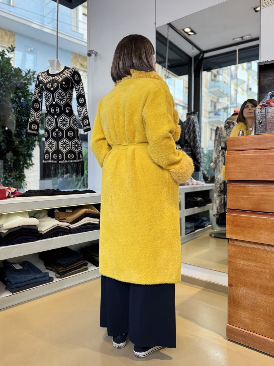 π Il Cappotto in Maglia con Dettagli in Eco-Pelliccia: Un Tocco di Lusso per il Tuo Inverno π§₯