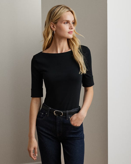 T-shirt nera con maniche a gomito e scollo a barchetta