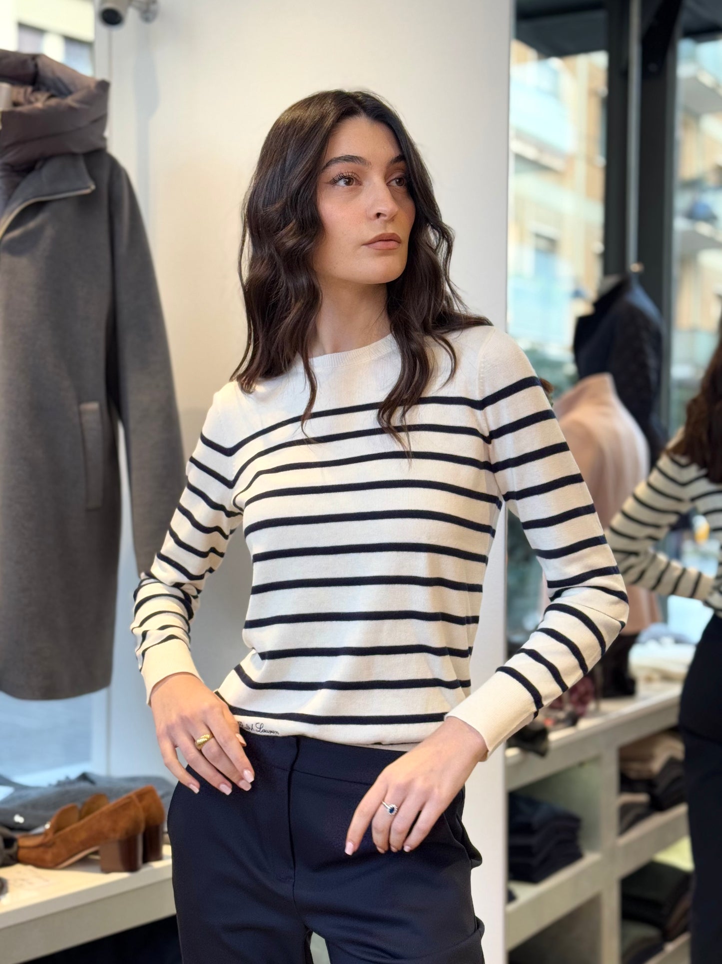 Maglia a righe panna e blu in misto cotone