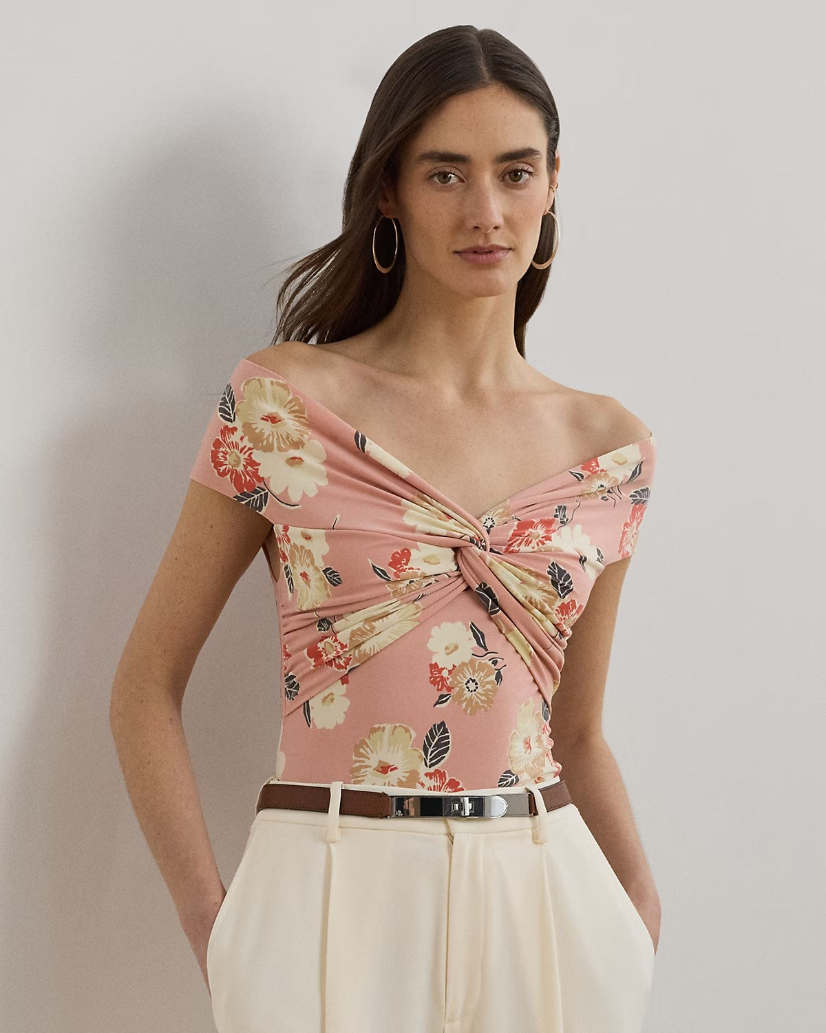 T-shirt a fiori con dettaglio ritorto