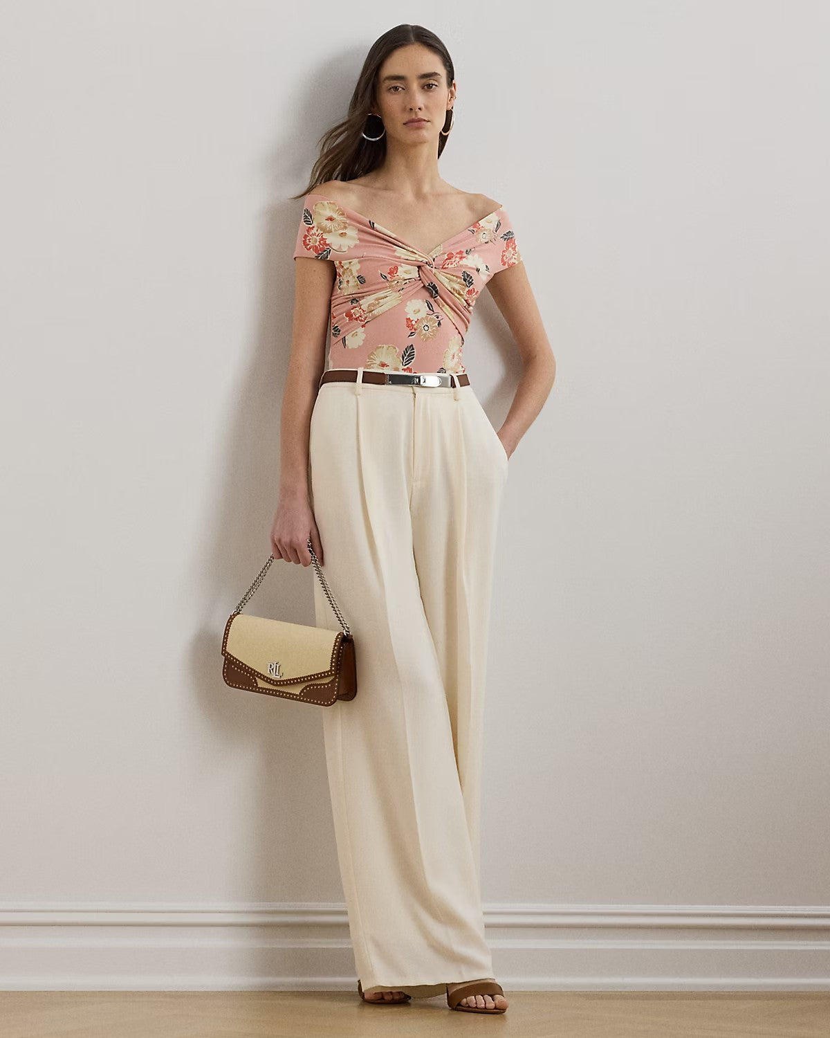 T-shirt a fiori con dettaglio ritorto