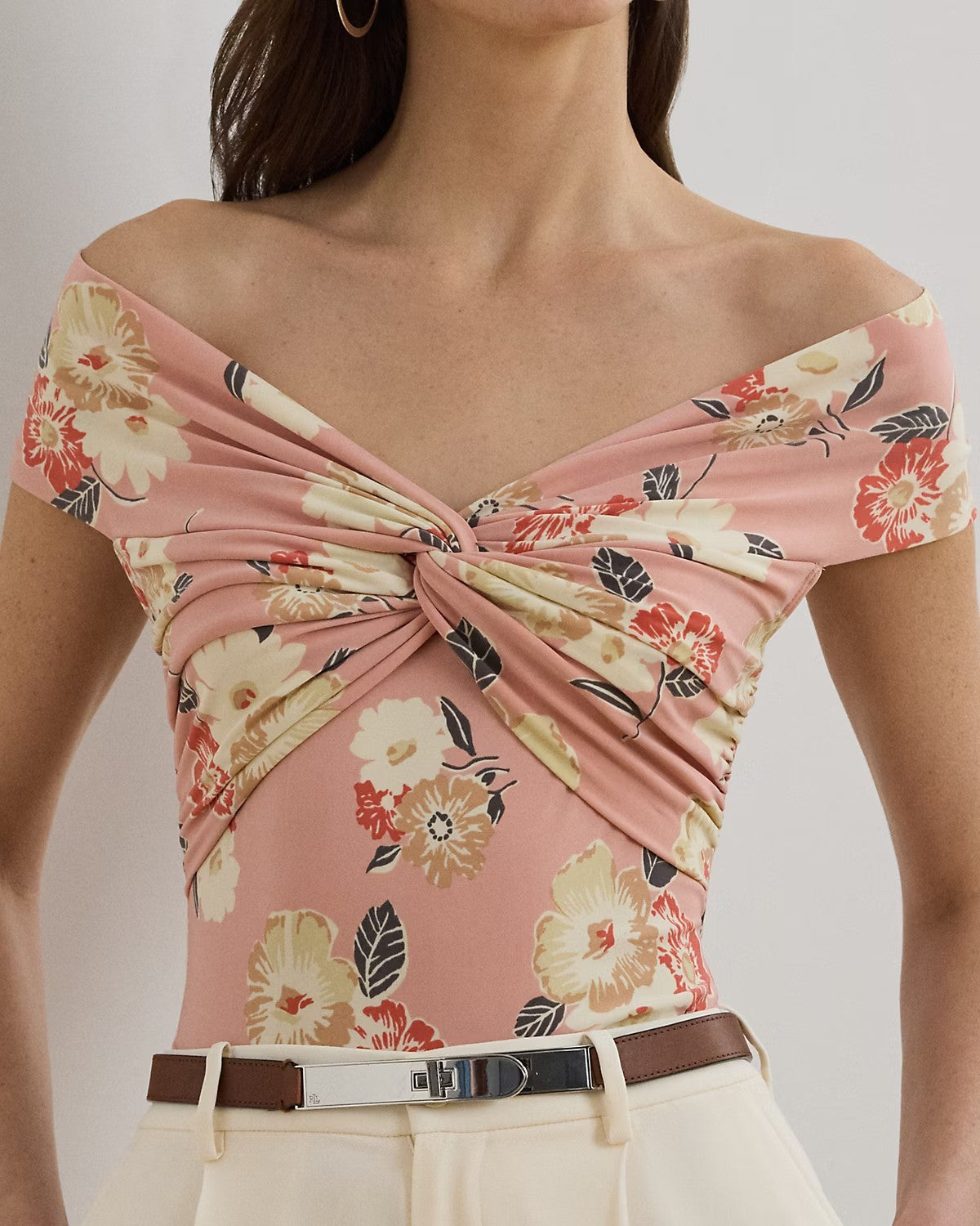 T-shirt a fiori con dettaglio ritorto