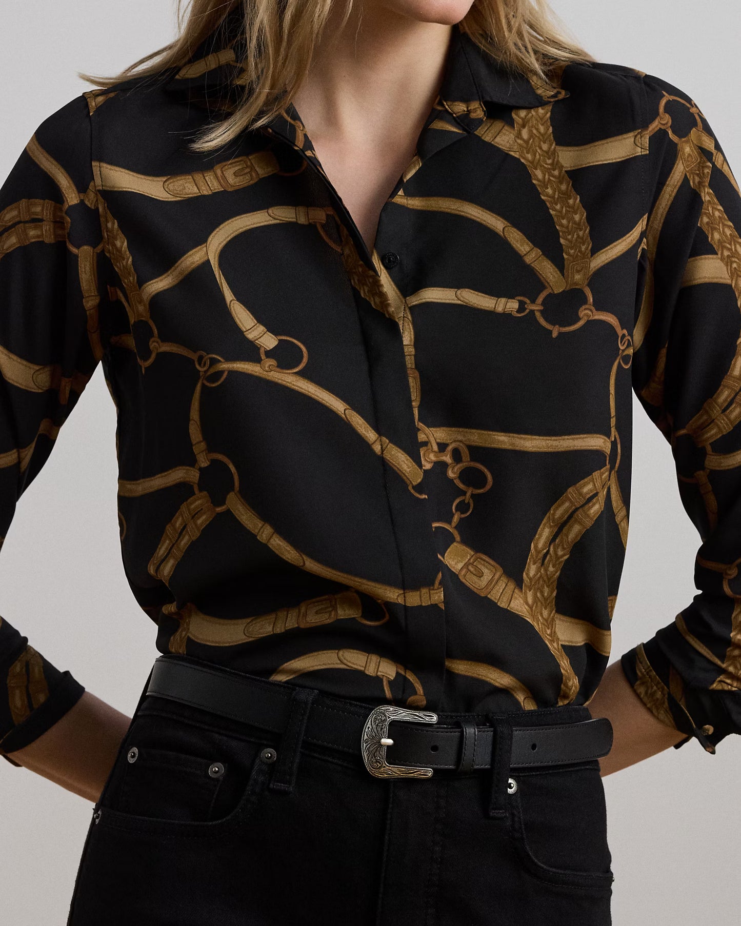Camicia in crepe in stampa catene fondo nero