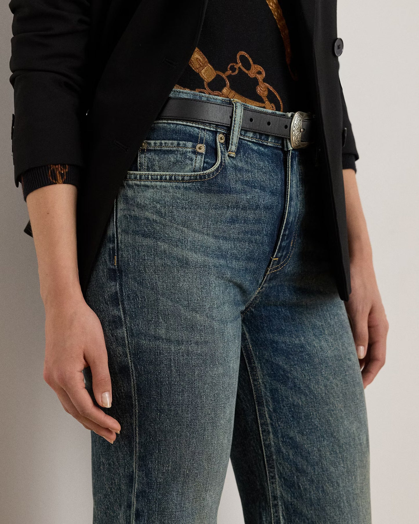 Jeans a vita media leggermente svasati in fondo