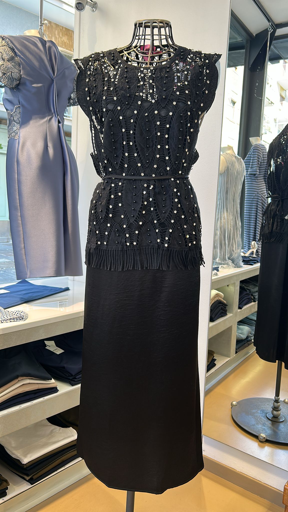 Abito in Raso con Gilet in Pizzo Macramè