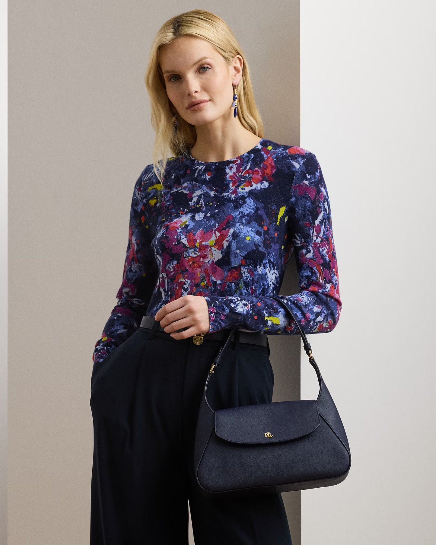 Borsa media blu a spalla in pelle