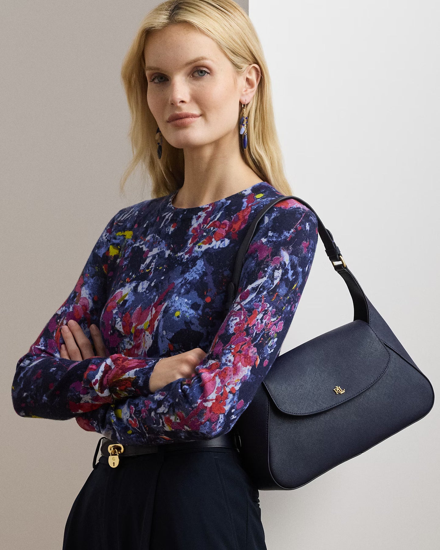 Borsa media blu a spalla in pelle