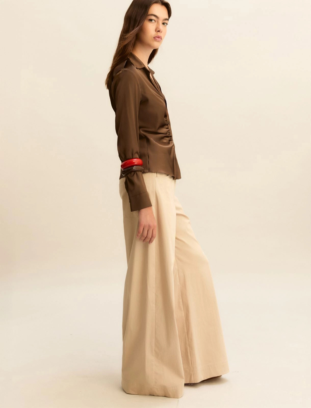 Wide 5-pocket trousers in stretch satin - White, Beige
