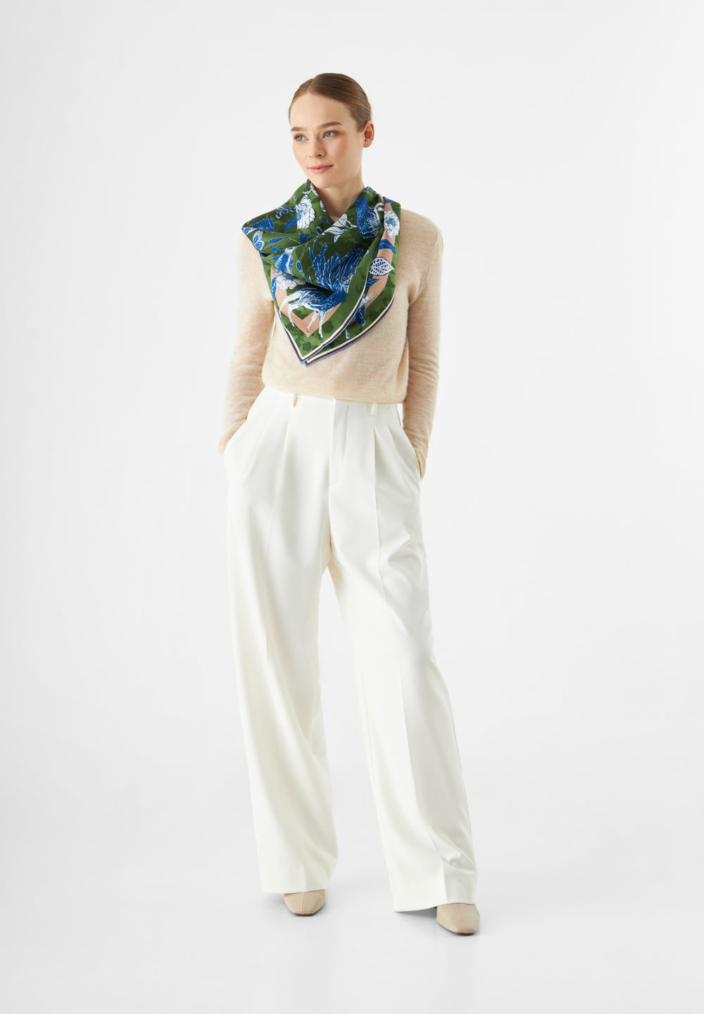 Foulard in seta con motivo floreale