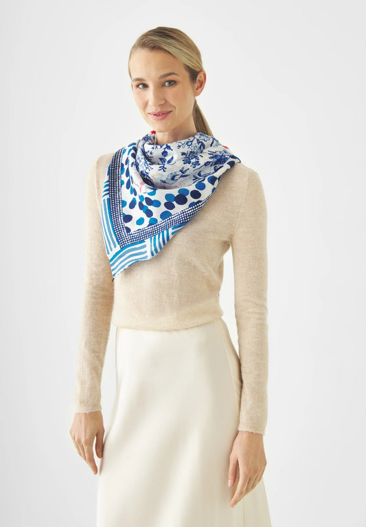 Foulard Triangolare in Seta Pura – Edizione Limitata "Parisian Chic"