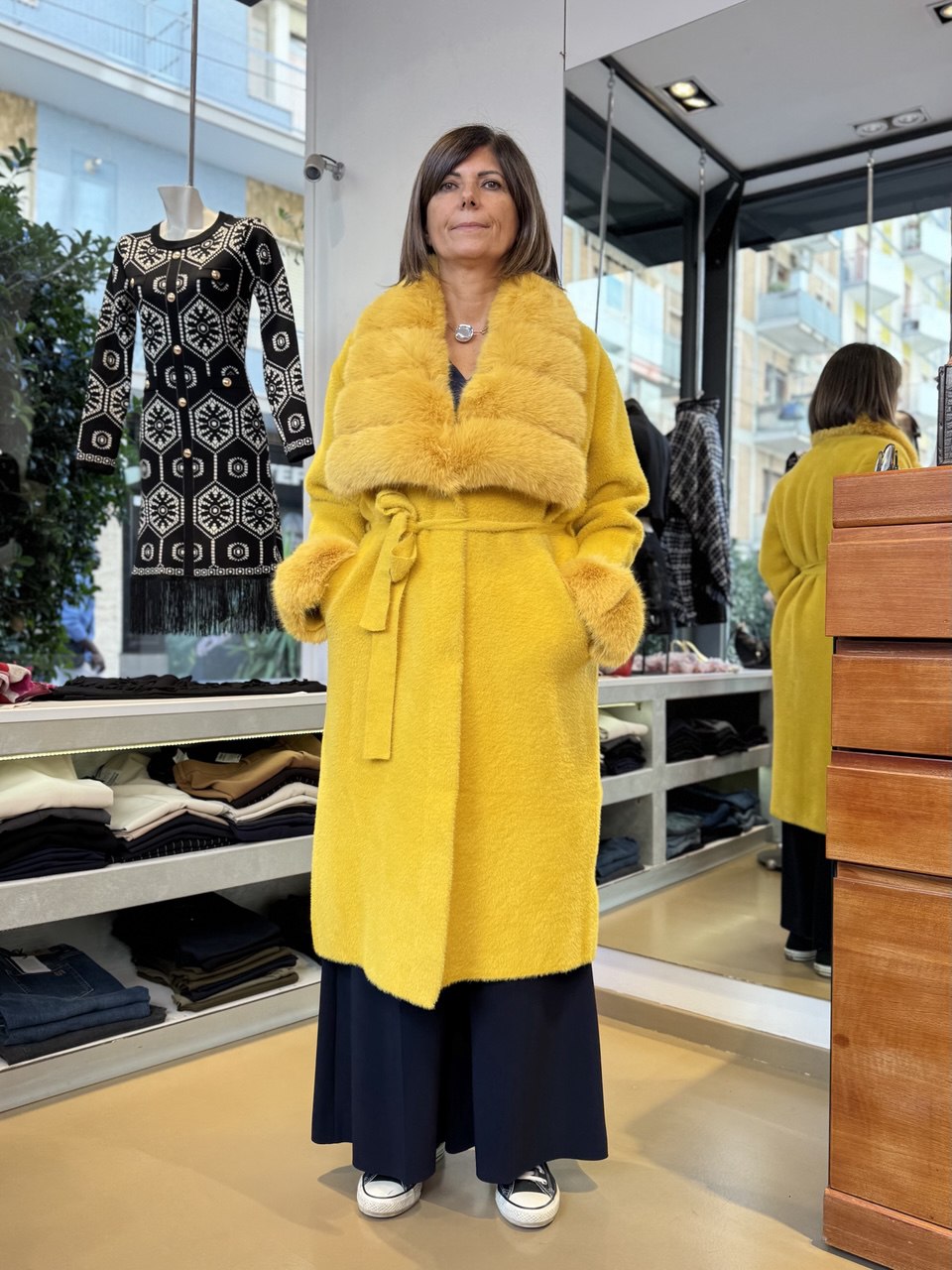 π Il Cappotto in Maglia con Dettagli in Eco-Pelliccia: Un Tocco di Lusso per il Tuo Inverno π§₯