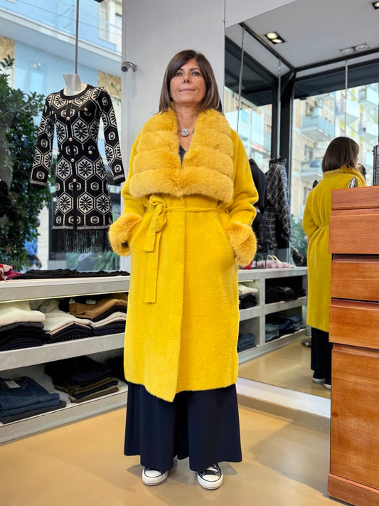 🌟 Il Cappotto in Maglia con Dettagli in Eco-Pelliccia: Un Tocco di Lusso per il Tuo Inverno 🧥