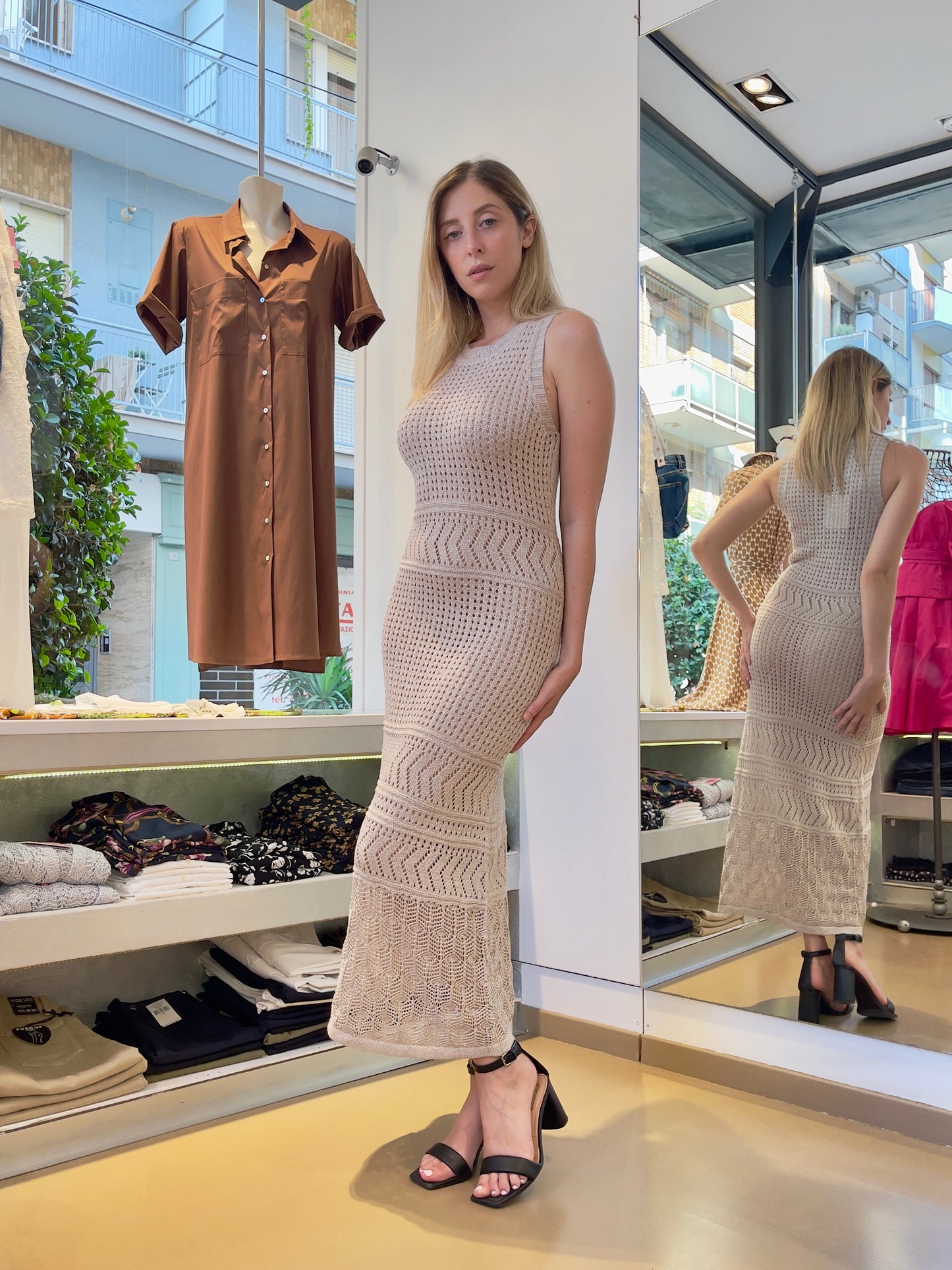 Abito lungo giromanica in maglia crochet
