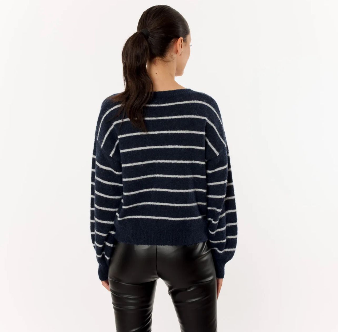 Maglia a righe blu e grigio perla