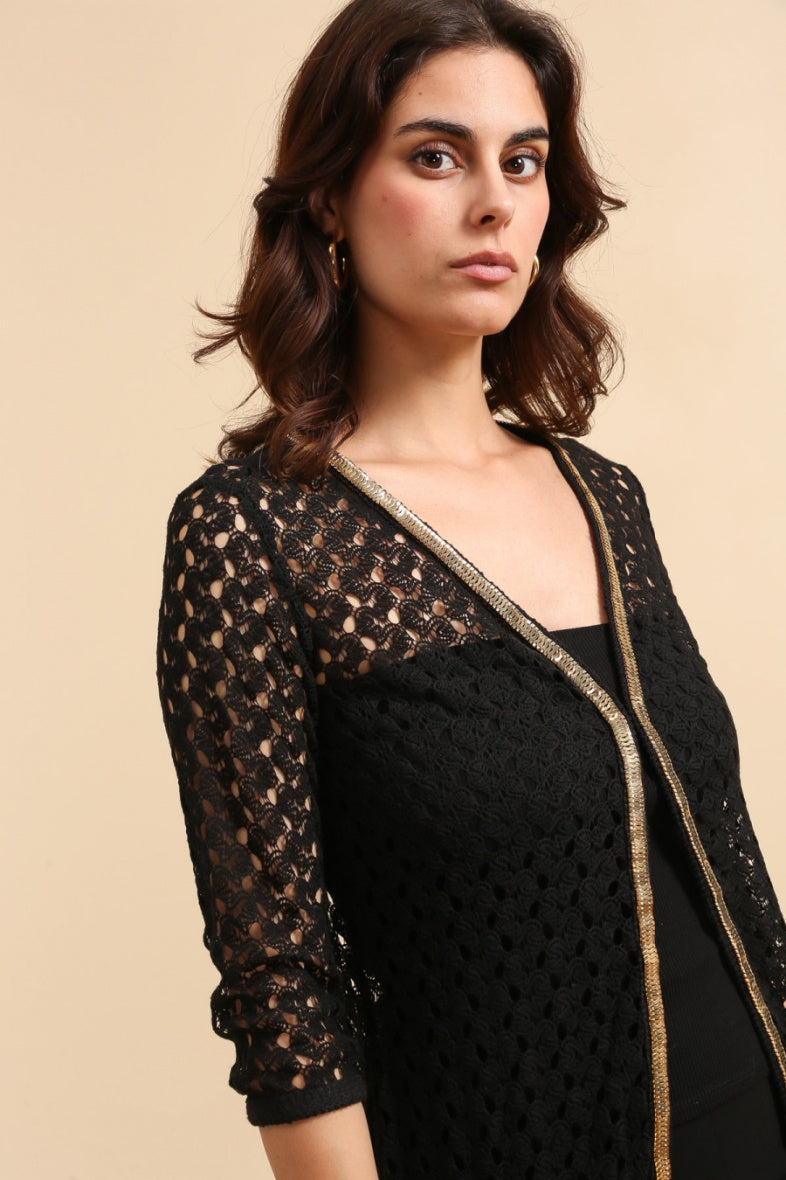 Cardigan in maglia nero crochet con dettaglio dorato