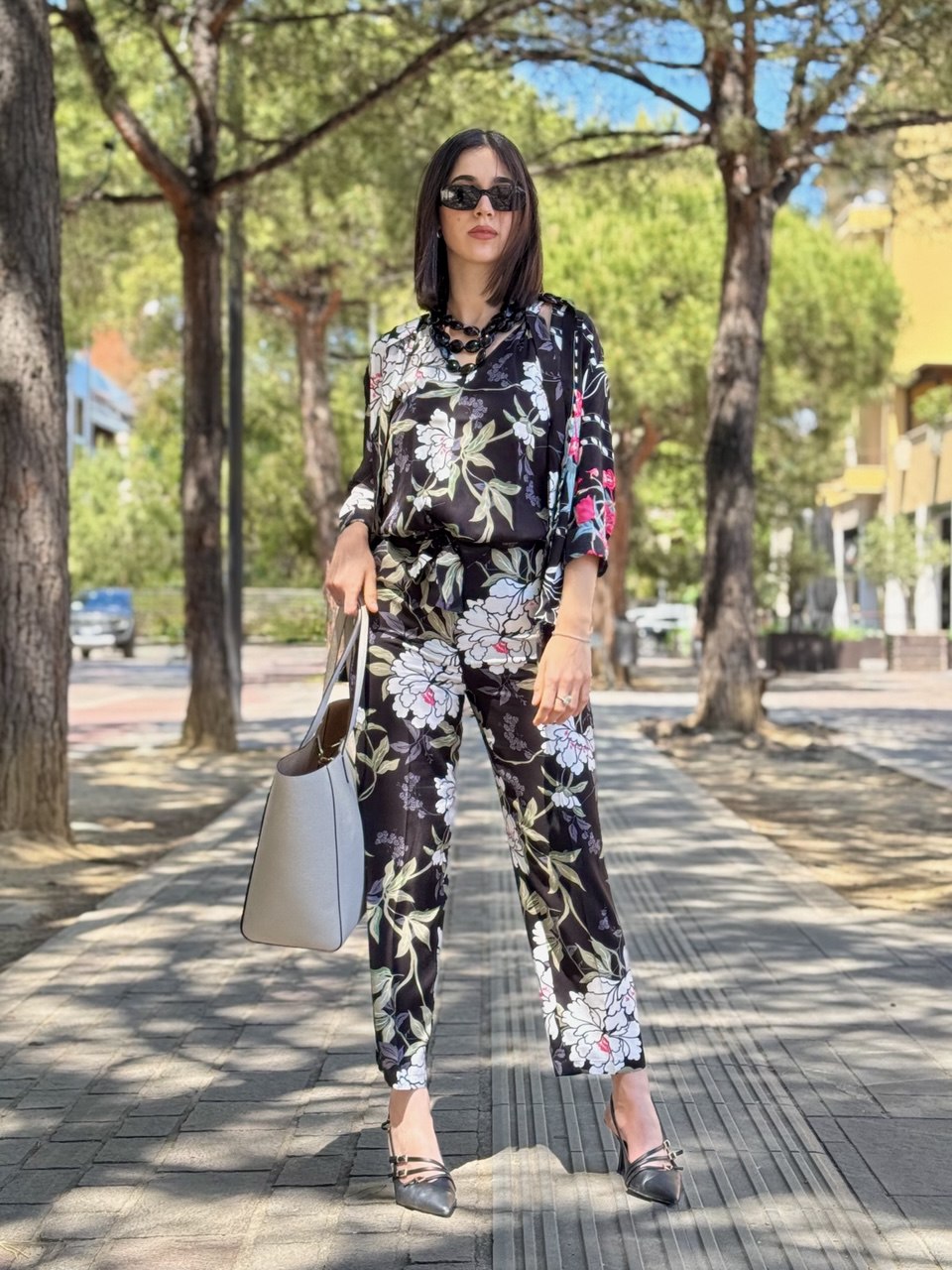 Camicia in viscosa stampata con fondo nero