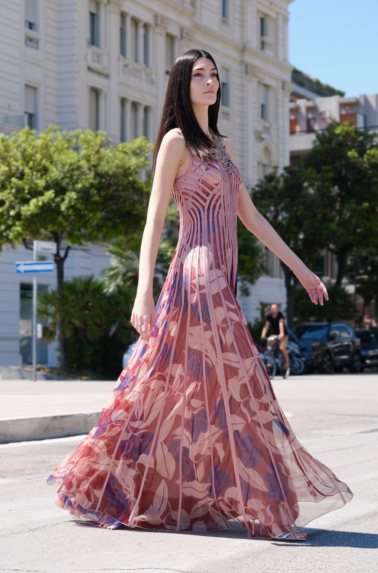 Abito lungo in tulle a fantasia
