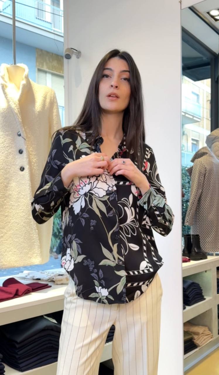 Camicia in viscosa stampata con fondo nero