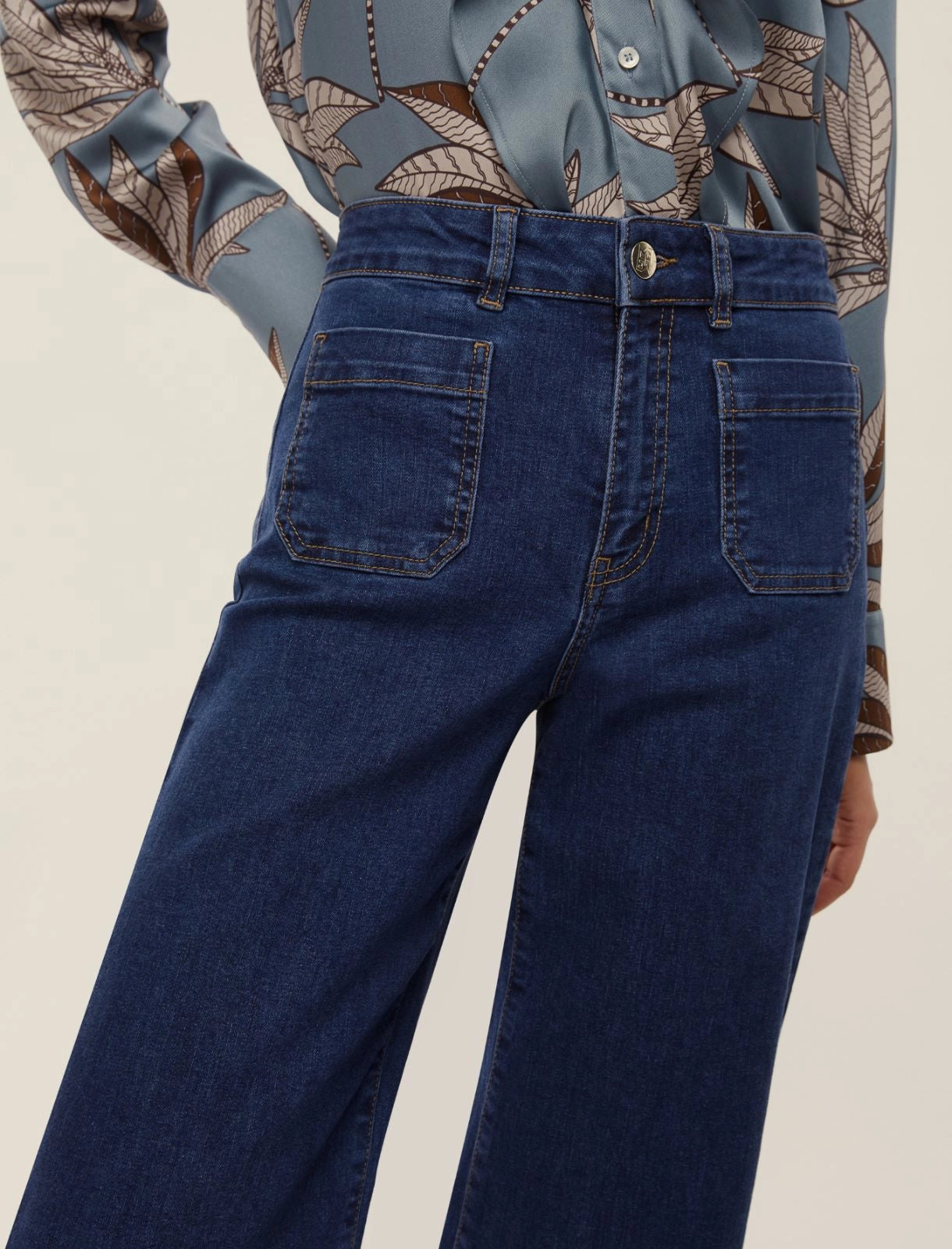 Jeans gamba dritta con tasche applicate - BLU MEDIO