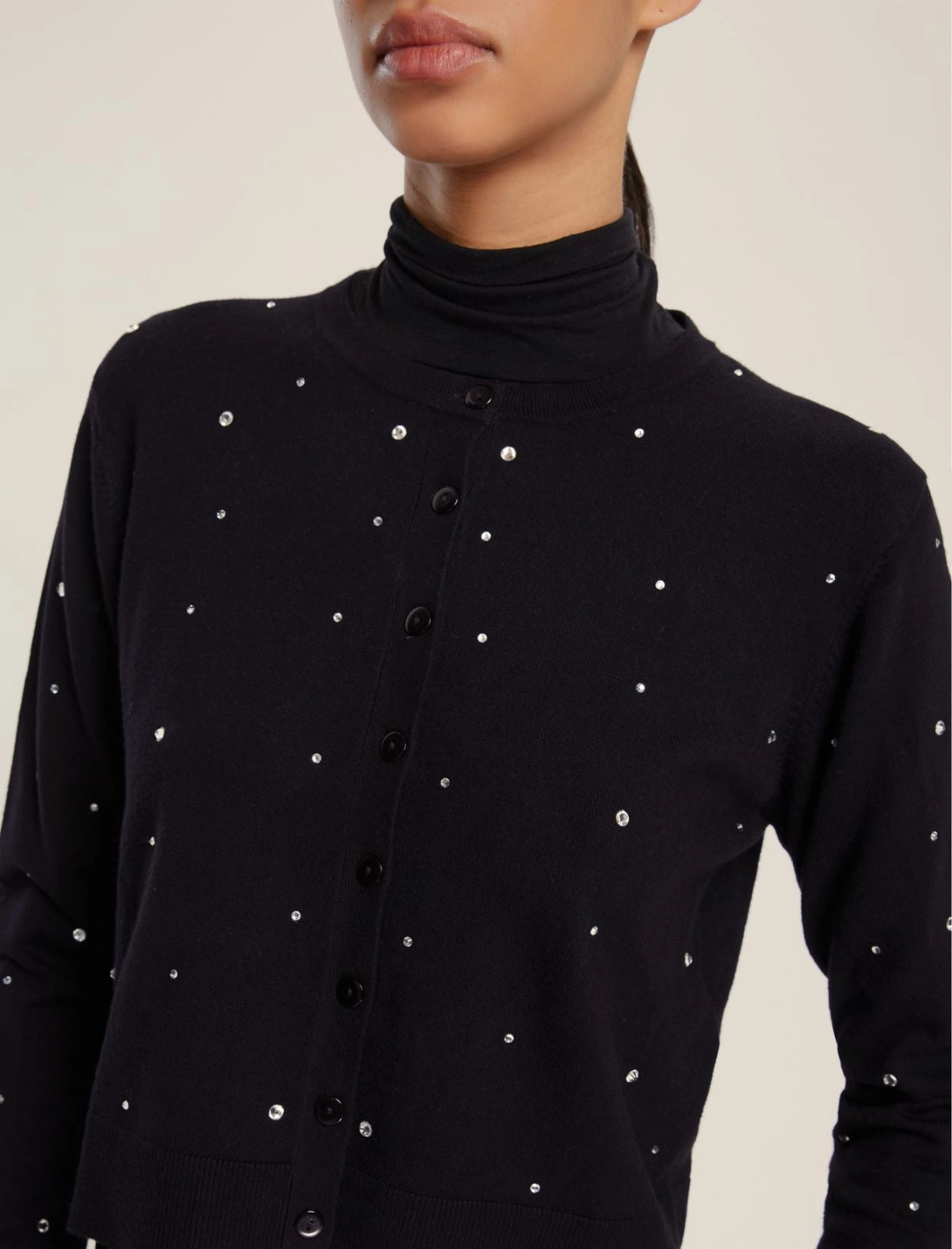 Maglia corta a cardigan in viscosa stretch - NERO o BLU