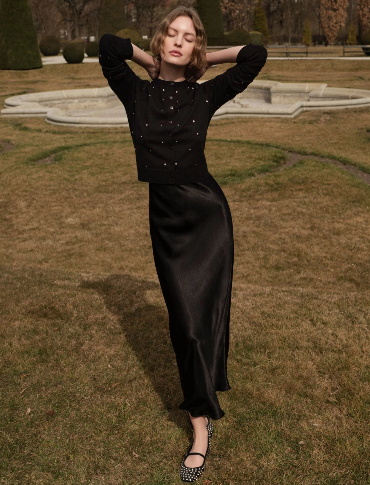 Maglia corta a cardigan in viscosa stretch - NERO o BLU