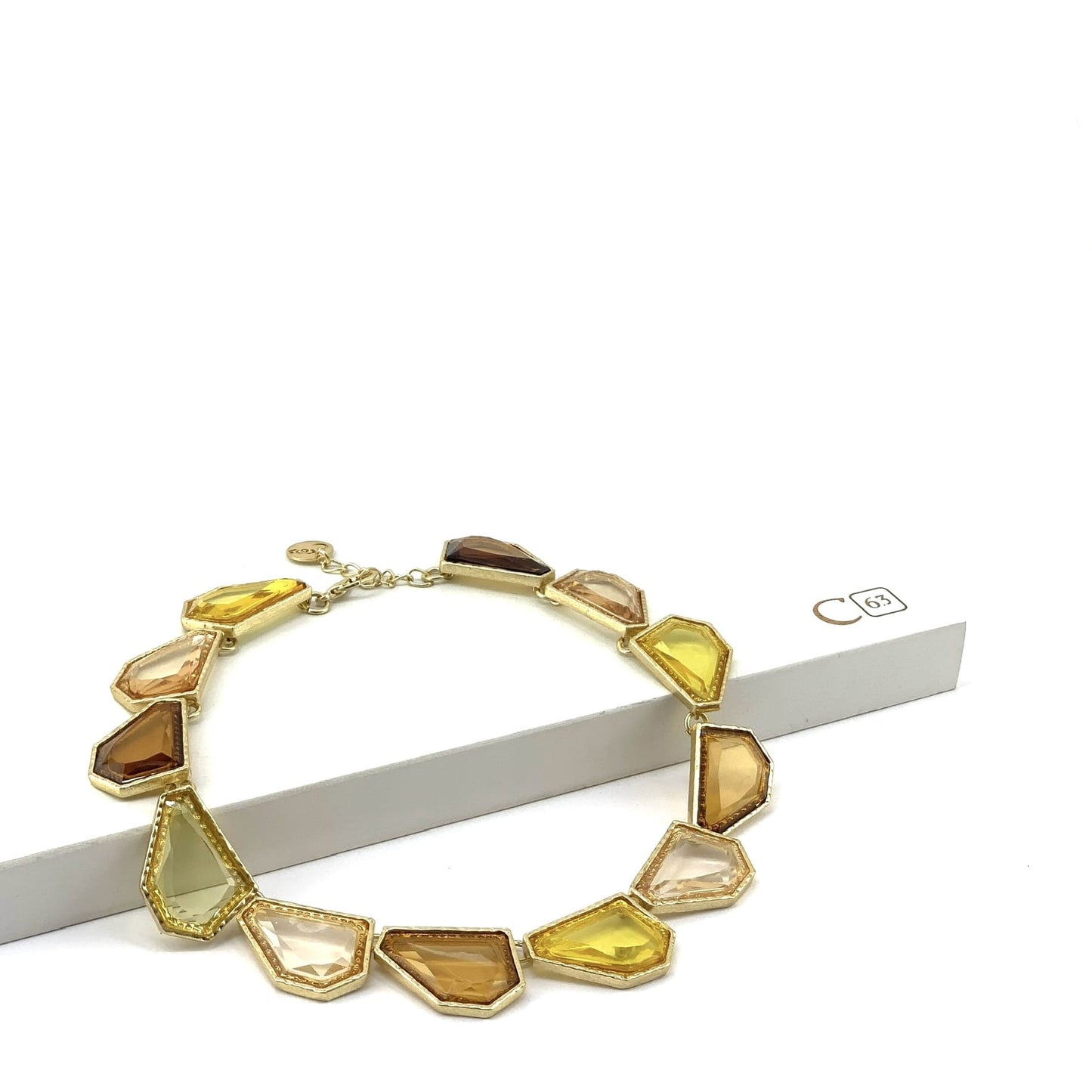 Collana girocollo con pietre colorate