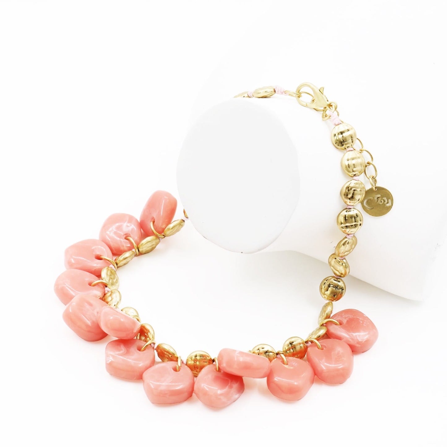 Collana a girocollo con pietre in resina