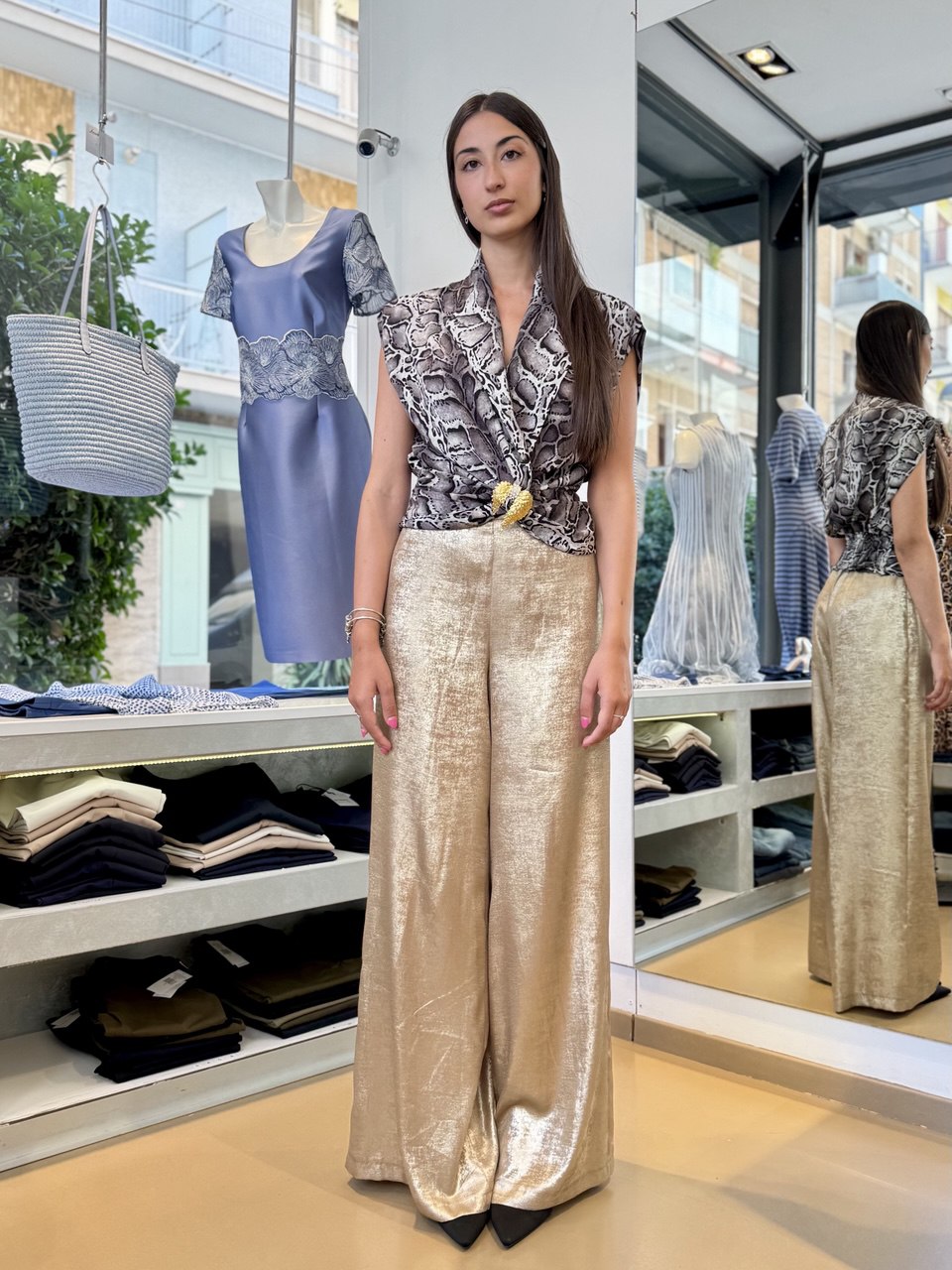 Blusa Stampa Serpente con Dettaglio Nodo - Eleganza Audace