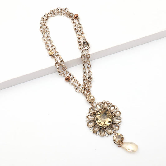 Collana lunga con pendente in cristalli