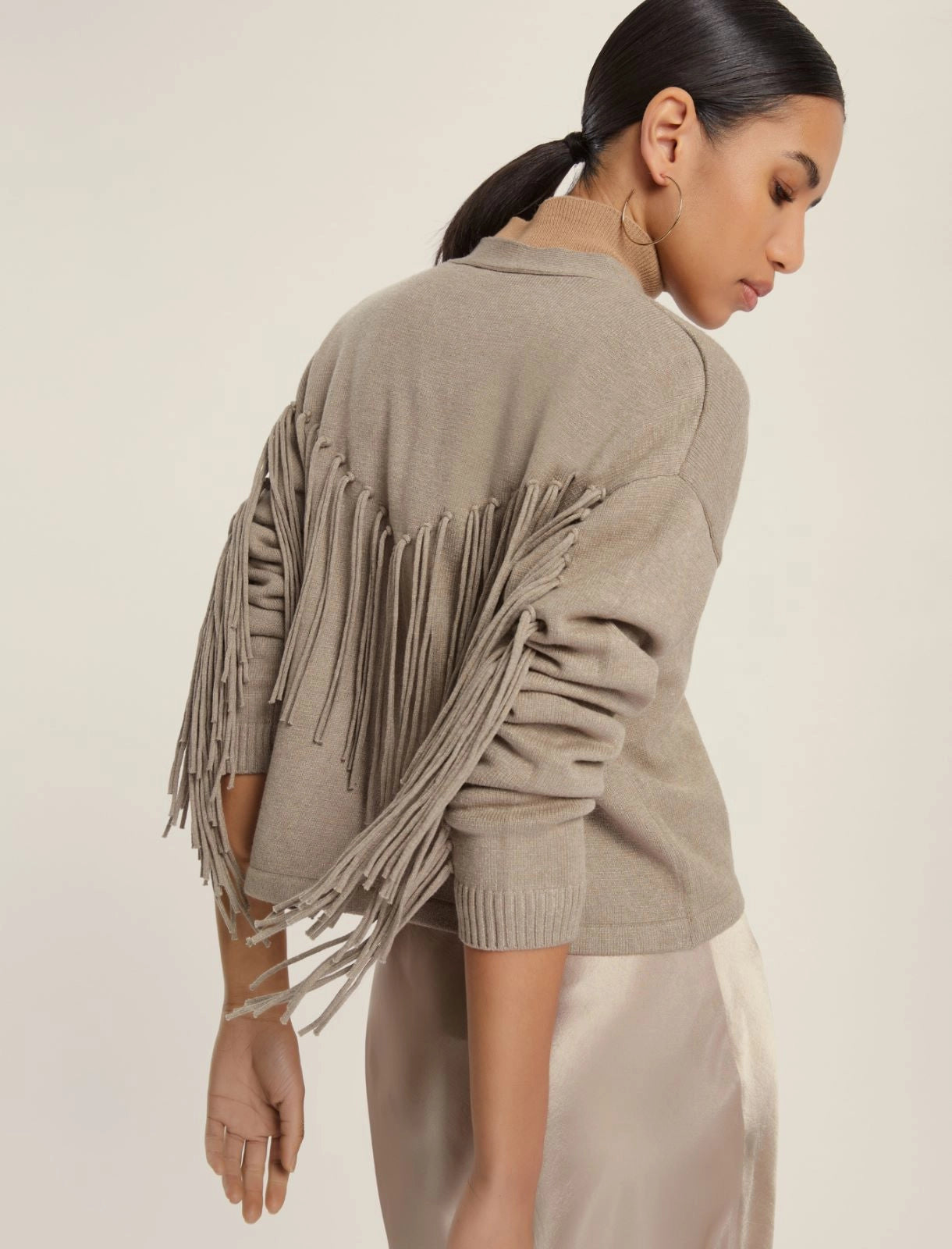 Maglia a Cardigan corta tortora o nera con frange
