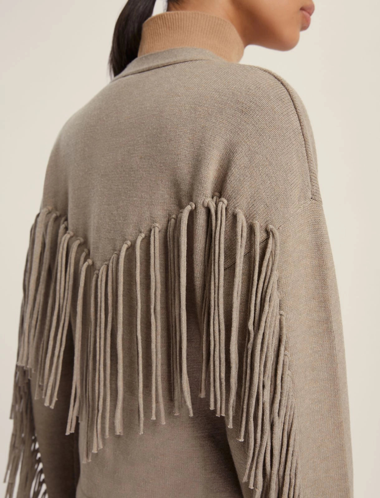 Maglia a Cardigan corta tortora o nera con frange