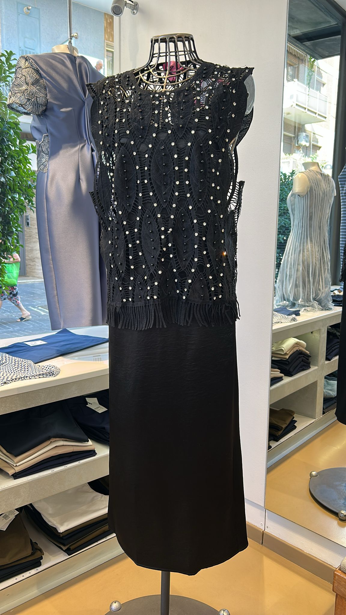 Abito in Raso con Gilet in Pizzo Macramè