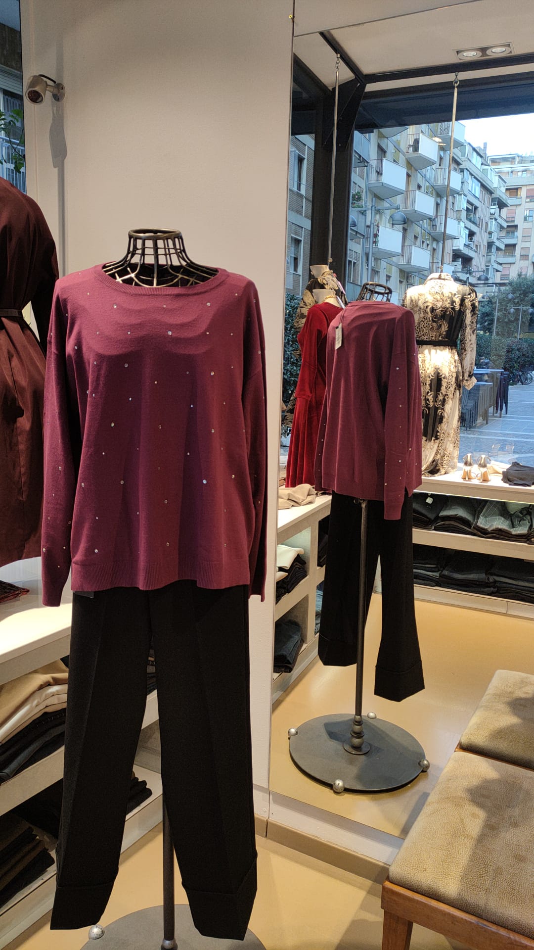 Maglia a girocollo con cristalli - Nera, grigia o ciclamino