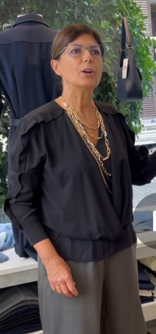 Camicia con volant "Nero Sofisticato"