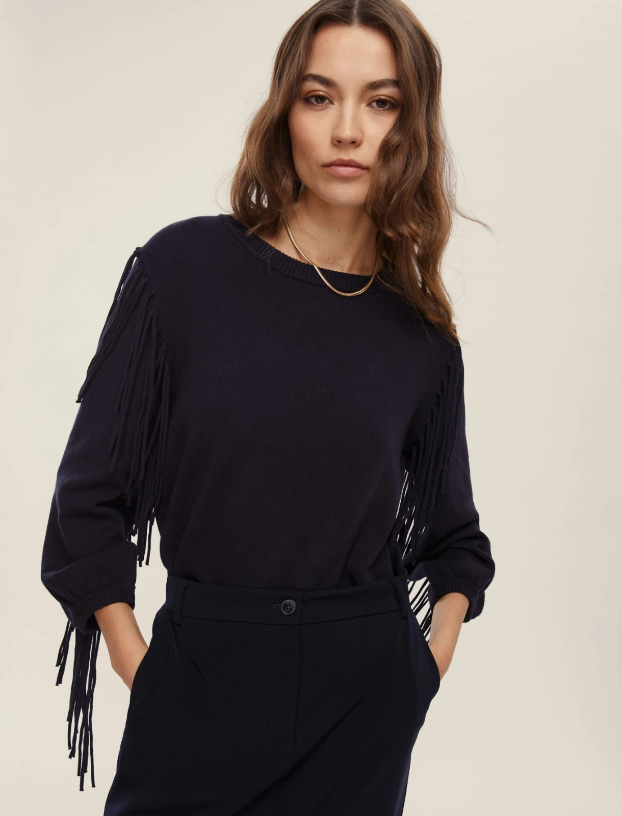 Maglia cropped nera o grigia con frange