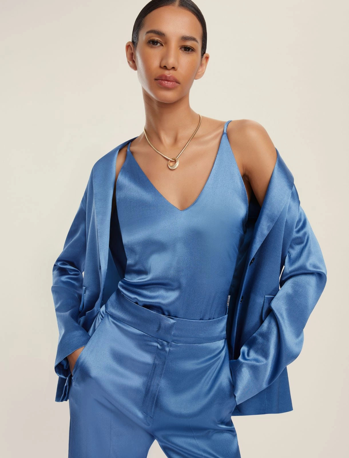 Tailleur pantalone in raso azzurro - 3 pezzi