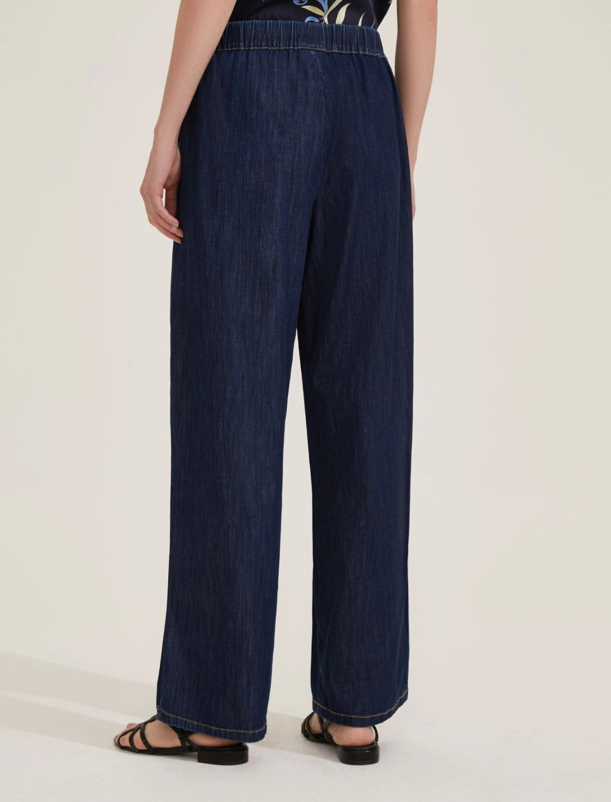 Jeans a gamba larga in denim leggerissimo
