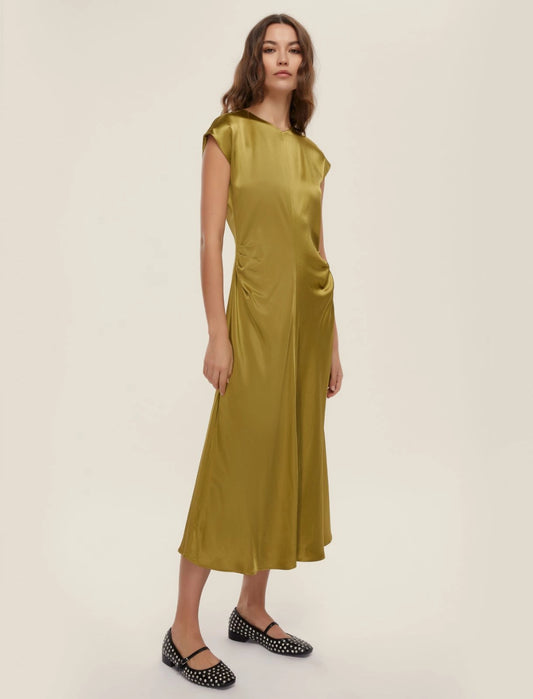 Abito in raso: stile e comfort