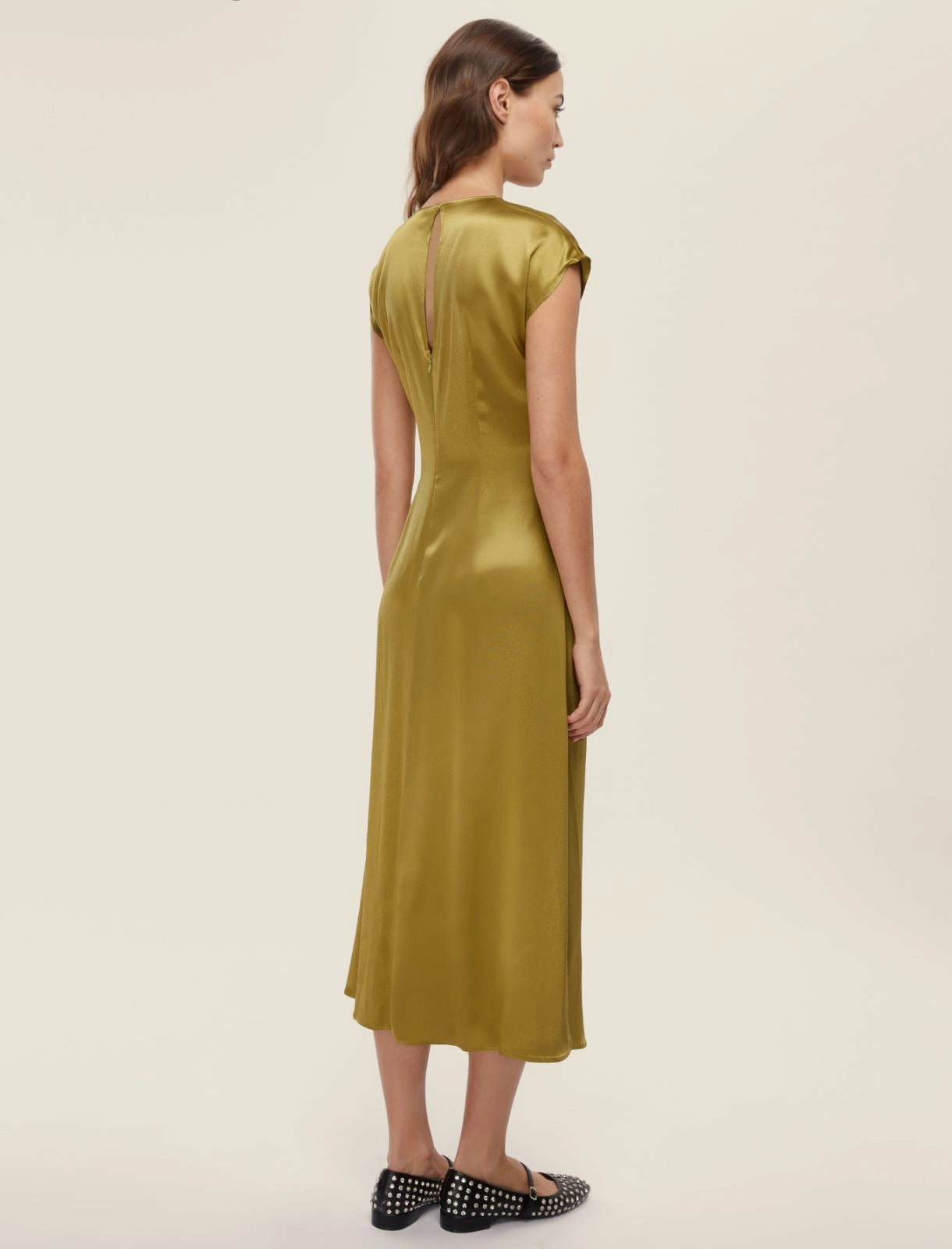 Abito in raso: stile e comfort