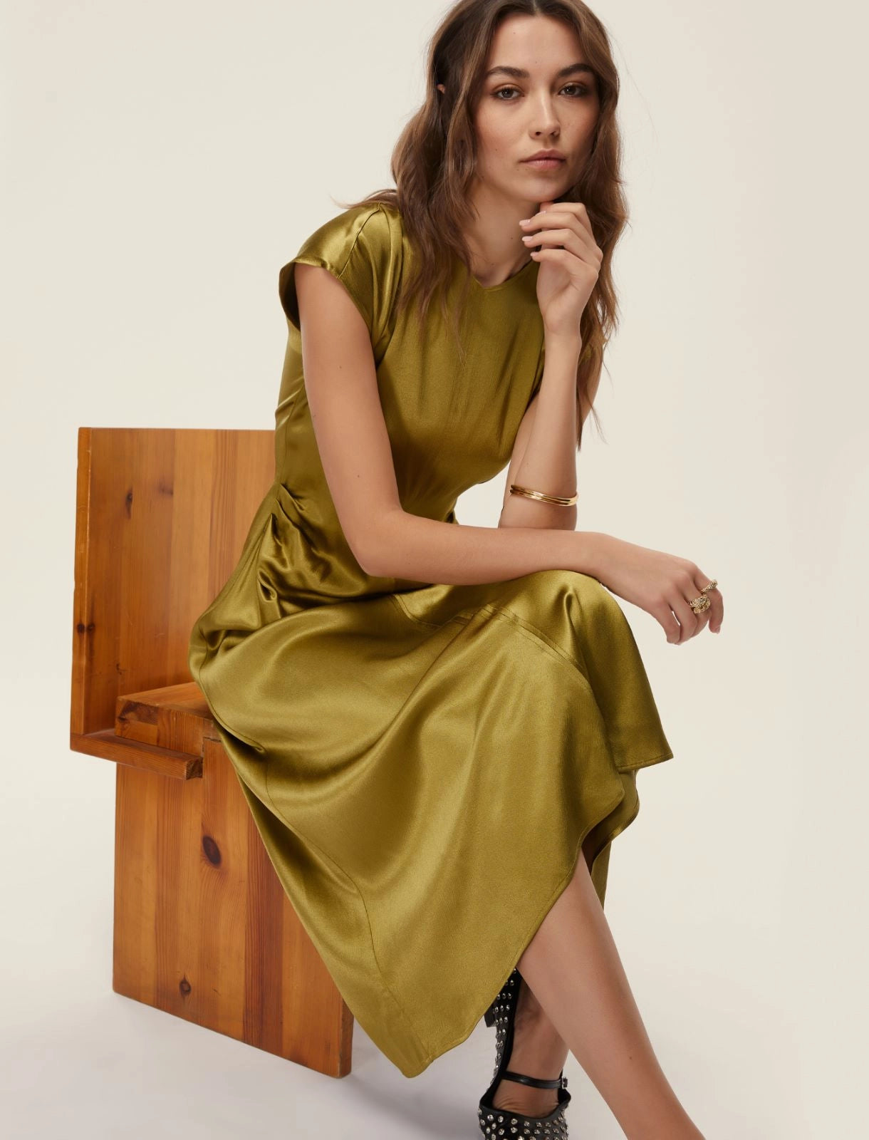 Abito in raso: stile e comfort