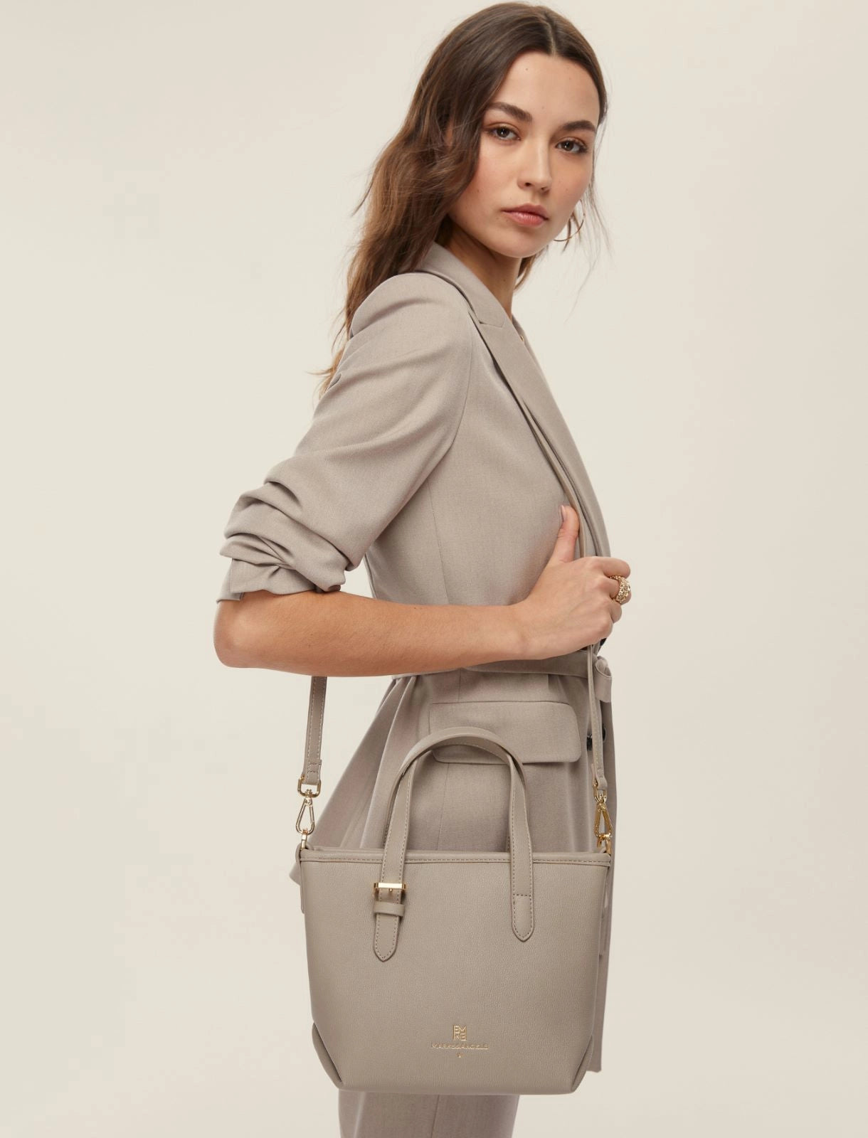 Borsetta a due manici con tracolla. Beige, verde militare o nera
