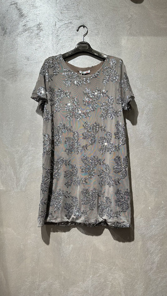 Abito ricamato con maniche corte - Bordeaux o Tortora