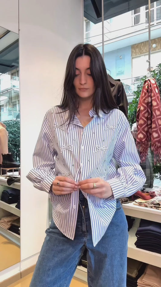 Camicia a righe con collo di pizzo